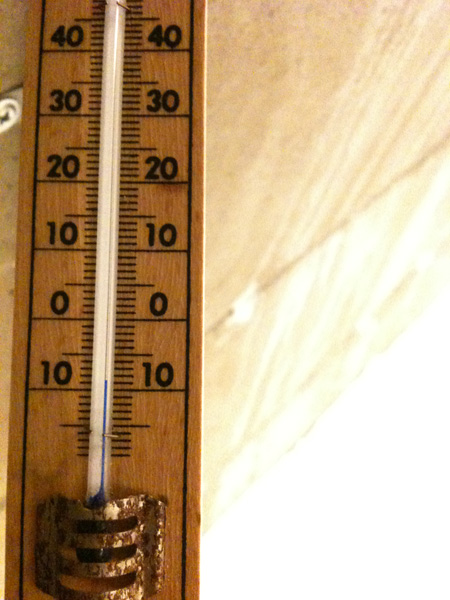 ［写真］マイナス９℃の温度計