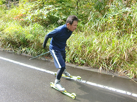 インターバル練習する伝田寛選手