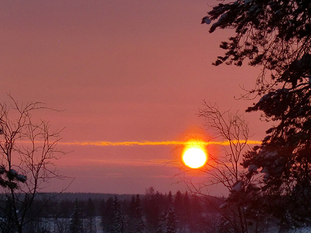 午前9時　フィンランドに太陽が顔を出す
