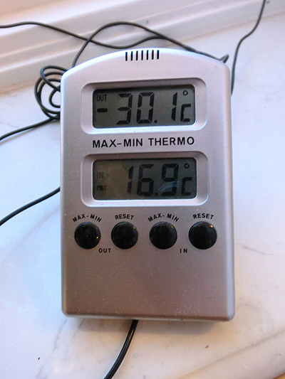 温度計がマイナス30℃を超えている