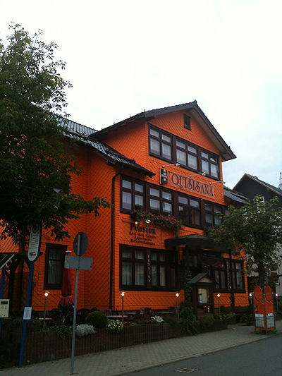 オレンジ色のレストラン