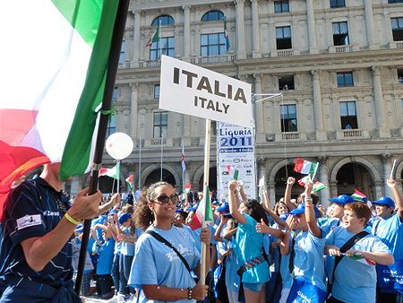 イタリアの入場で大歓声が沸く
