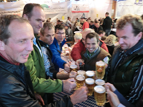 スイスも10月祭で賑わっている。美味しいビールを飲んだ