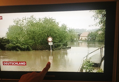 ドイツのニュースで川が氾濫
