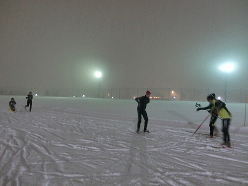 暗くなってもナイターでスキーができます