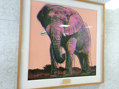 ロビーに飾ってあった象のシルクスクリーン