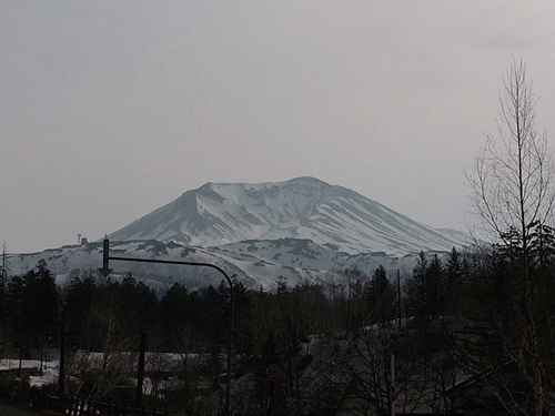 旭岳、今年は雪が少ないとのことです