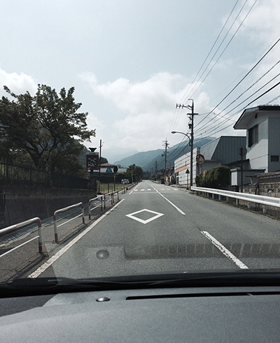 長野市、遠くにゴールの山々が見えます