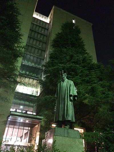 夜の早稲田大学