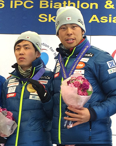 障害者スキーアジア杯２冠達成した高村和人（左）と藤田佑平ガイド
